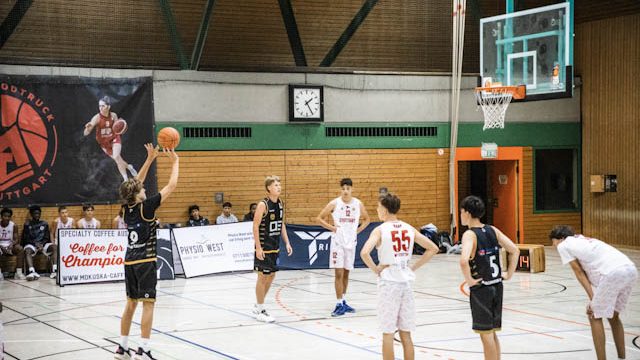 Erfolgreicher JBBL-Auftakt: Kirchheim Knights feiern 72:56-Auswärtssieg in Stuttgart