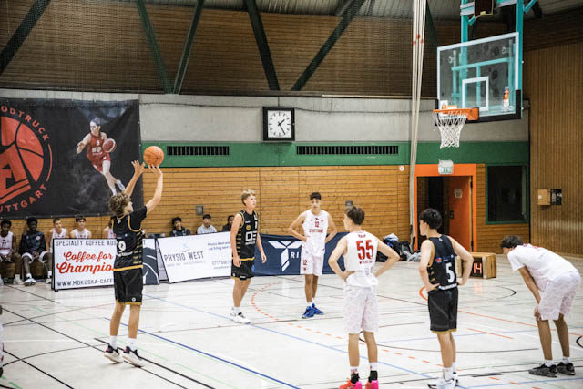 Erfolgreicher JBBL-Auftakt: Kirchheim Knights feiern 72:56-Auswärtssieg in Stuttgart